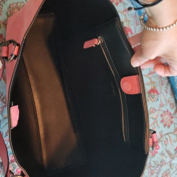 NWT, Beautiful Calvin Klein leather purse/tote/bag - Picture 2 of 7